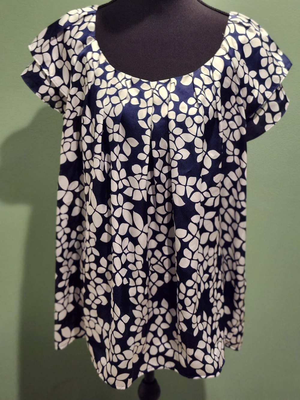 dressbarn Navy and White Floral Scoop Neck Tunic